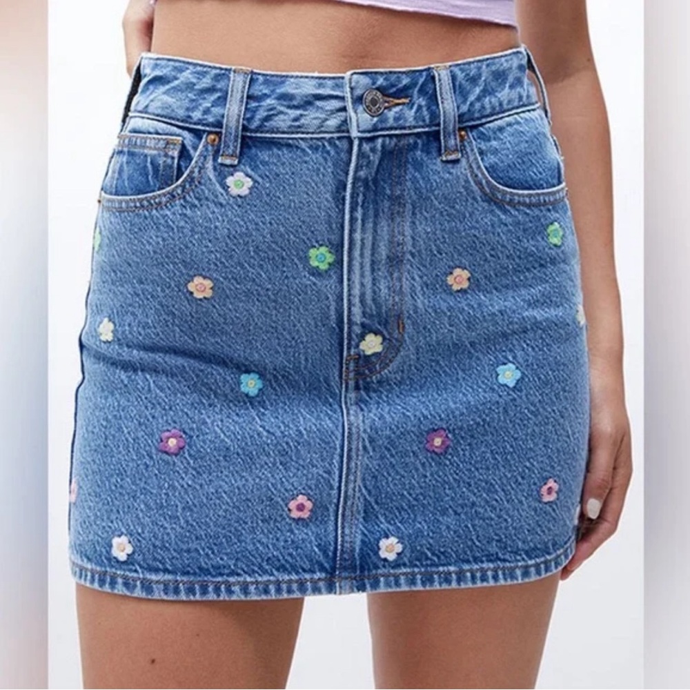 BRAND NEW WITH TAGS Pacsun skirt!!